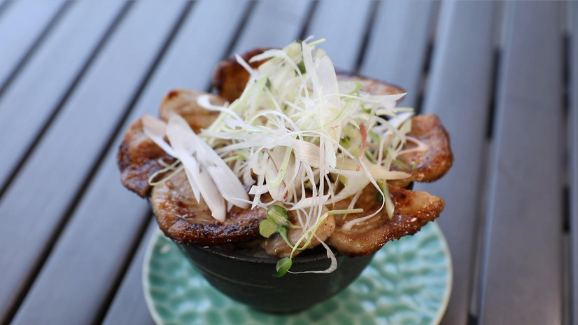 咲き乱れ豚丼