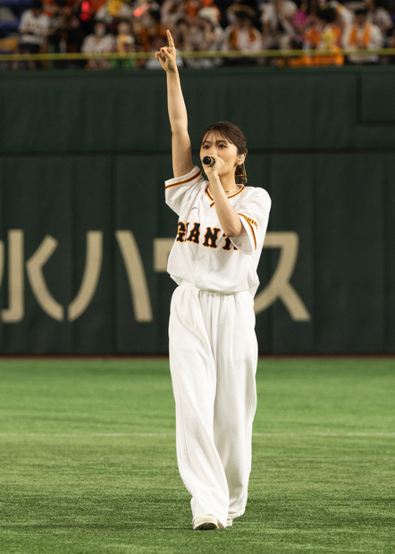 足立佳奈、読売ジャイアンツのイベントで圧巻の歌声を披露！