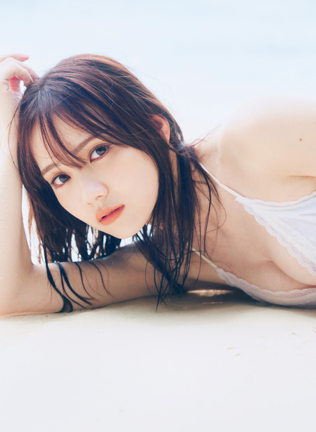 乃木坂46・田村真佑、1st写真集から初の水着カットが公開！