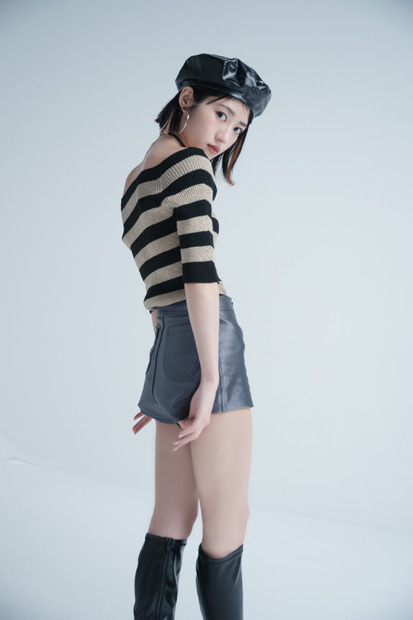 若月佑美、美スタイル＆美脚が際立つ“アムラースタイル”カット公開！