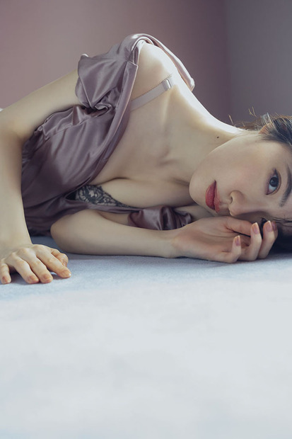 礒部花凜1st写真集【Photo by Hiroshi Fujiwara】