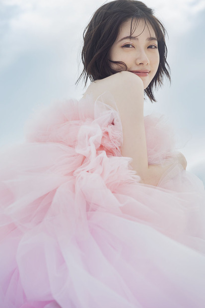 礒部花凜1st写真集【Photo by Hiroshi Fujiwara】