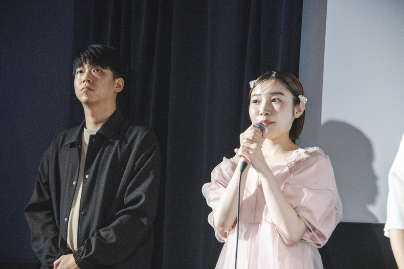 小村昌士監督、白石優愛【撮影：トミサト】