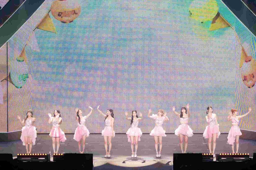 NiziU「NiziU Live with U 2023 “ココ！夏 Fes.”」（写真・田中聖太郎）