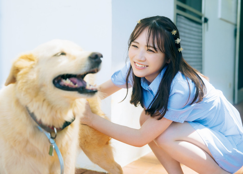 乃木坂46・田村真佑、1st写真集の先行カット第9弾はワンコとの愛くるしい1枚