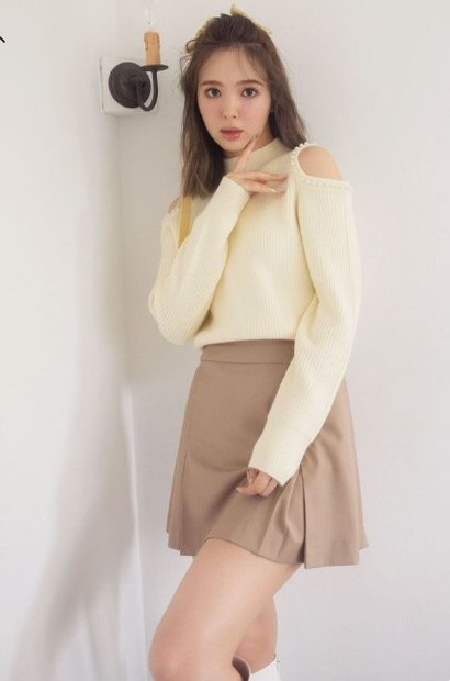 写真はCALNAMURブランド販売公式サイトRUNWAYChhannelより（所属事務所より掲載許諾をもらっています）
