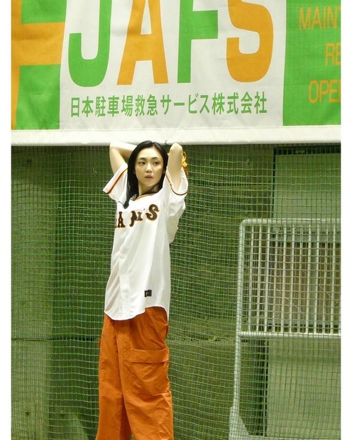 始球式を務めた山谷花純（公式インスタグラム＝所属事務所に掲載許可をいただいています）
