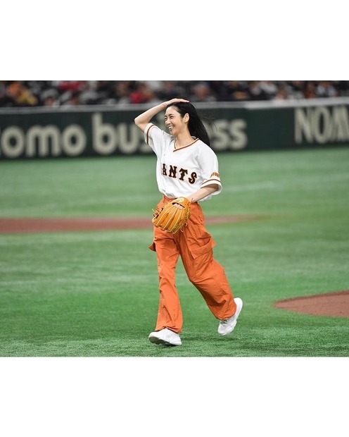 始球式を務めた山谷花純（公式インスタグラム＝所属事務所に掲載許可をいただいています）