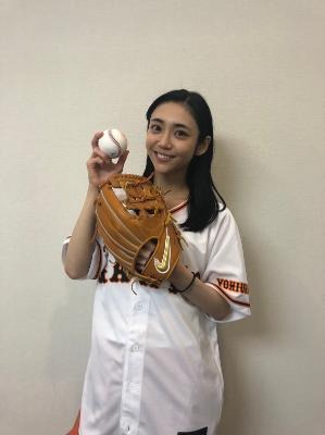始球式を務めた山谷花純（提供写真）