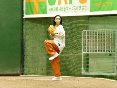 始球式を務めた山谷花純（提供写真）