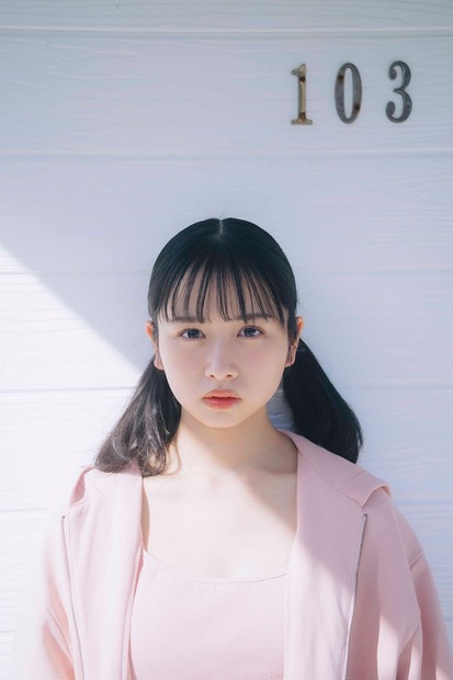 1st写真集を発売する日向坂46・上村ひなの（ｃ）主婦と生活社