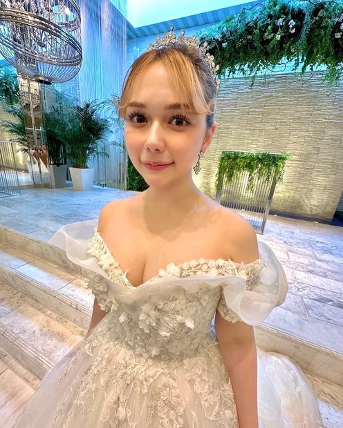 村重杏奈のウェディング姿（インスタグラムから＝所属事務所に掲載許可をいただいています）