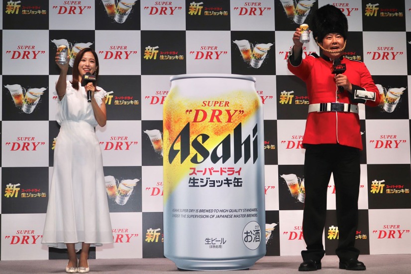 鷲見玲奈、とにかく明るい安村【写真：浜瀬将樹】