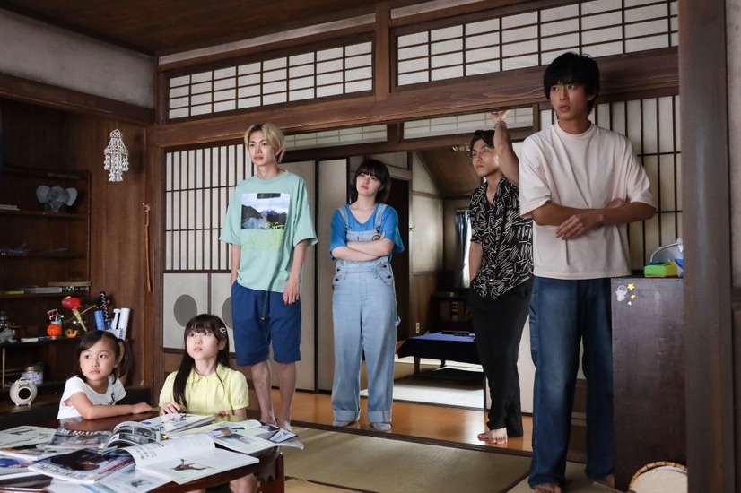 中尾明慶＆荒木飛羽、杉野遥亮が暮らす五島列島を訪ねてくる......ドラマ『ばらかもん』第3話