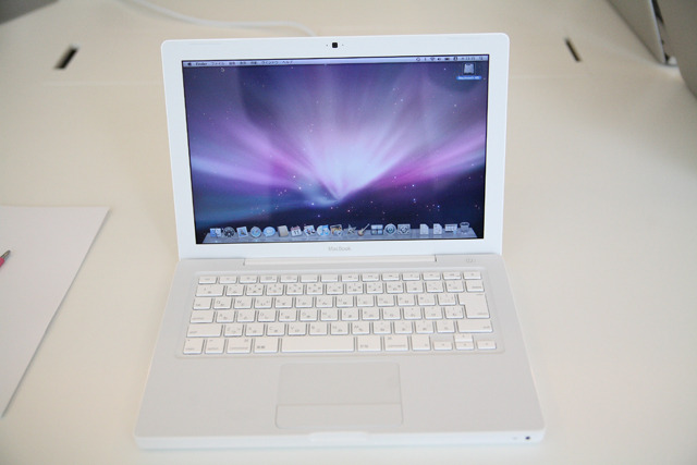 MacBook White