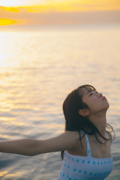 『上村ひなの写真集そのままで』（主婦と生活社）