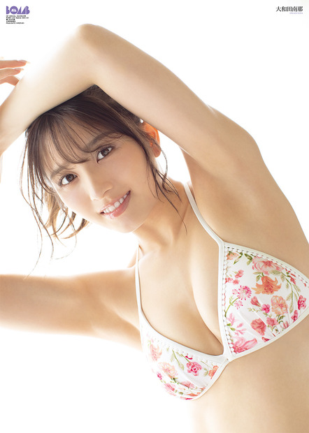 大和田南那『BOMB Love Special 2023 ＃2』（ワン・パブリッシング）付録の両面超ビッグポスター