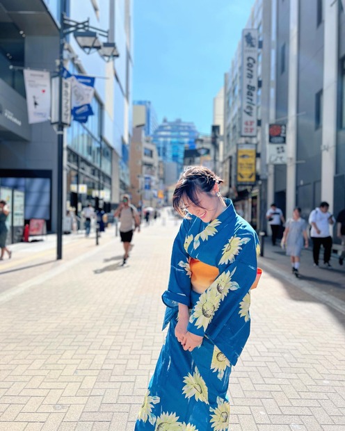 中﨑絵梨奈（インスタグラムから＝所属事務所に掲載許可をいただいています）