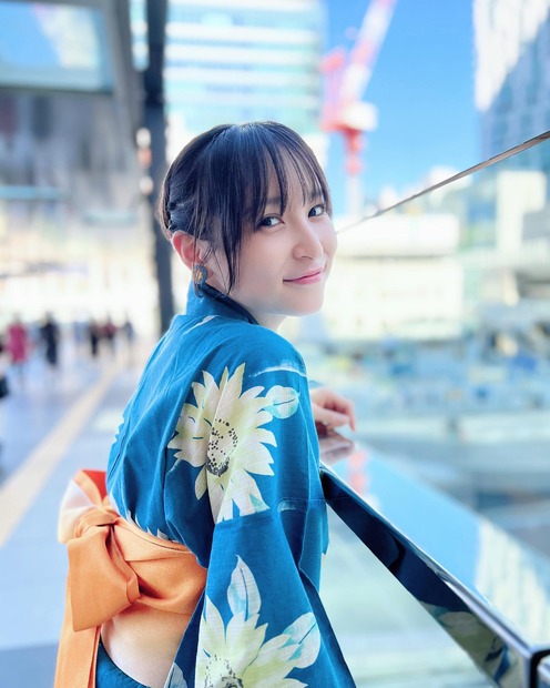 中﨑絵梨奈（インスタグラムから＝所属事務所に掲載許可をいただいています）