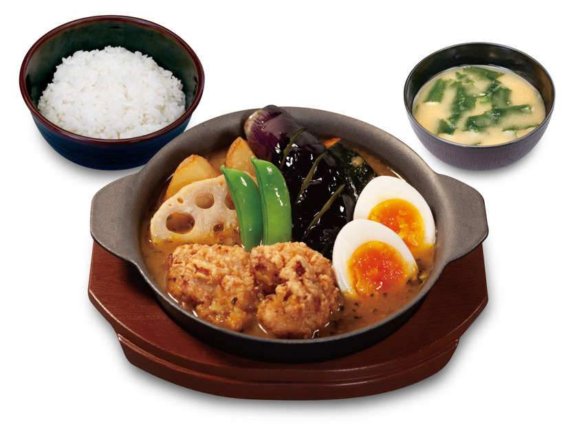 四季の野菜と本格唐揚げのスープカレー