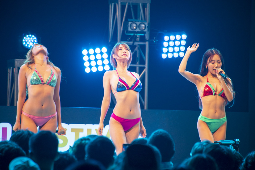 CYBERJAPAN DANCERS【撮影：トミサト】