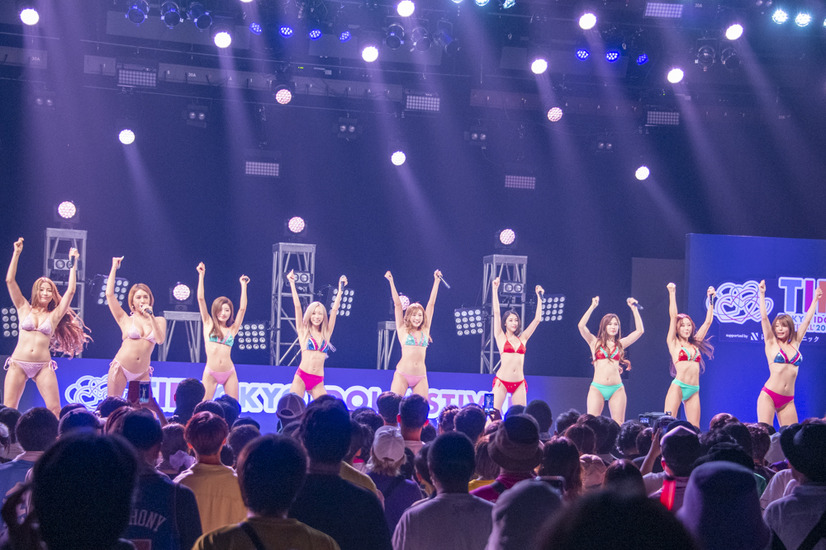CYBERJAPAN DANCERS【撮影：トミサト】