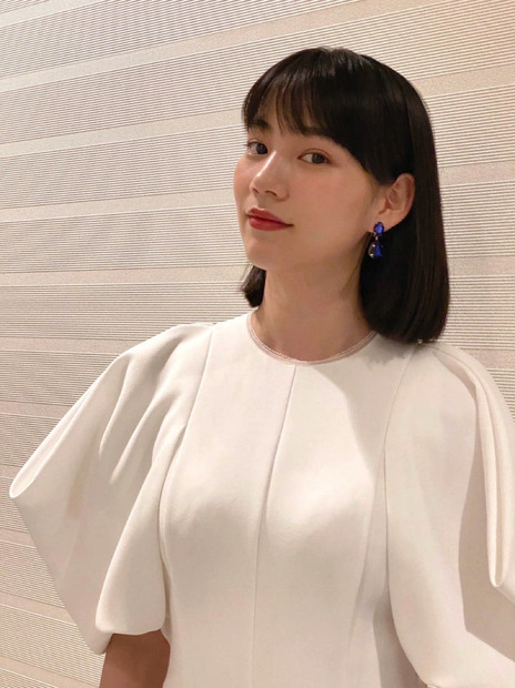 のん、白いドレス姿公開！ファン歓喜「白雪姫のんちゃん」「爽やか」