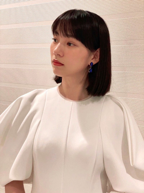 のん、白いドレス姿公開！ファン歓喜「白雪姫のんちゃん」「爽やか」
