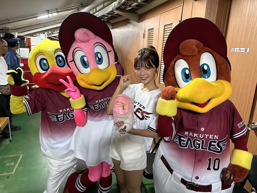 宇野実彩子、スタイリッシュなショートパンツ姿で5年ぶりの始球式