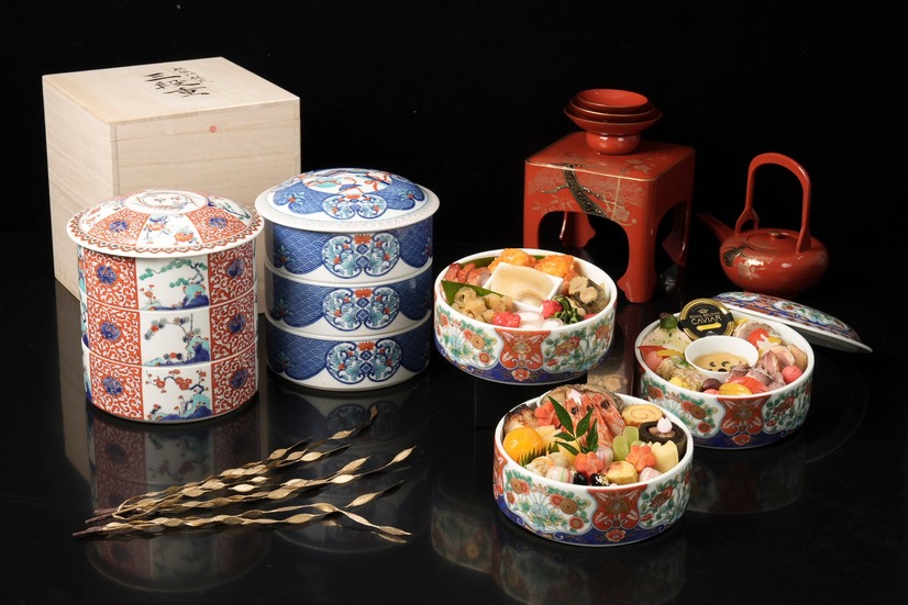 京王プラザホテル、伊万里鍋島焼の特製お重「極上のおせち～和洋中三段重～」予約開始