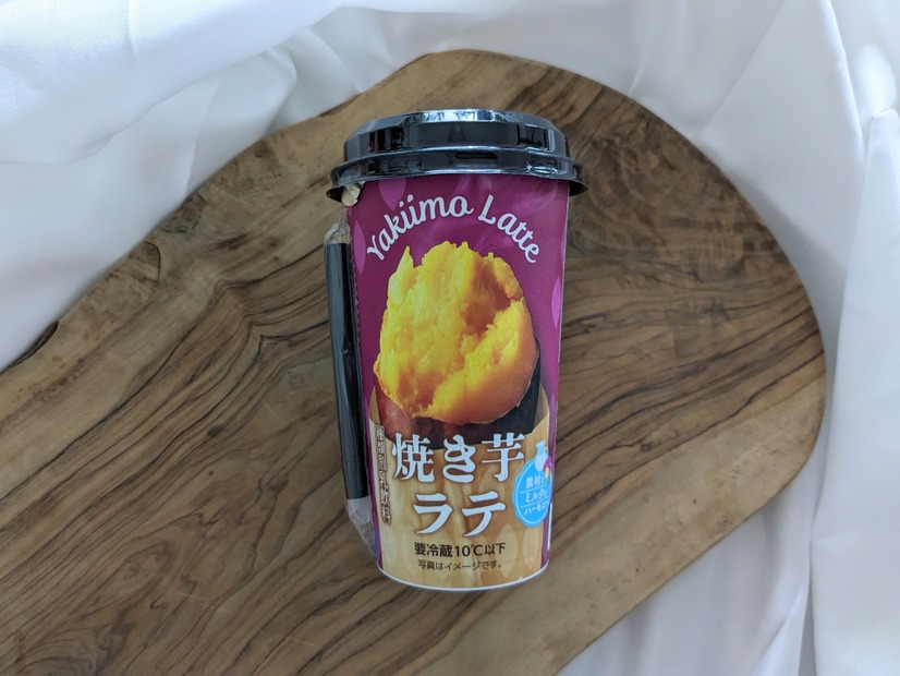 焼き芋ラテ＠撮影：渡邉