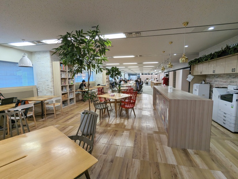 アトレ本社オフィス全体＠撮影：渡邉