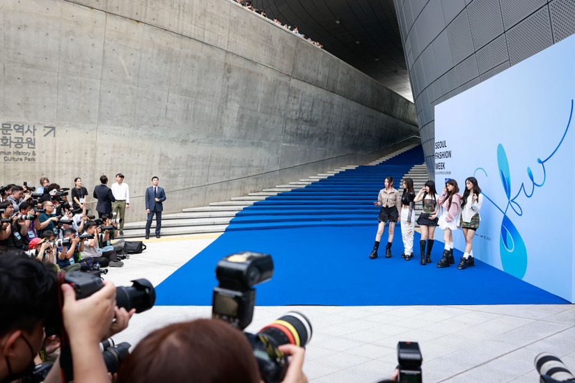 NewJeans(Photo by Hanna Lassen/Getty Images)