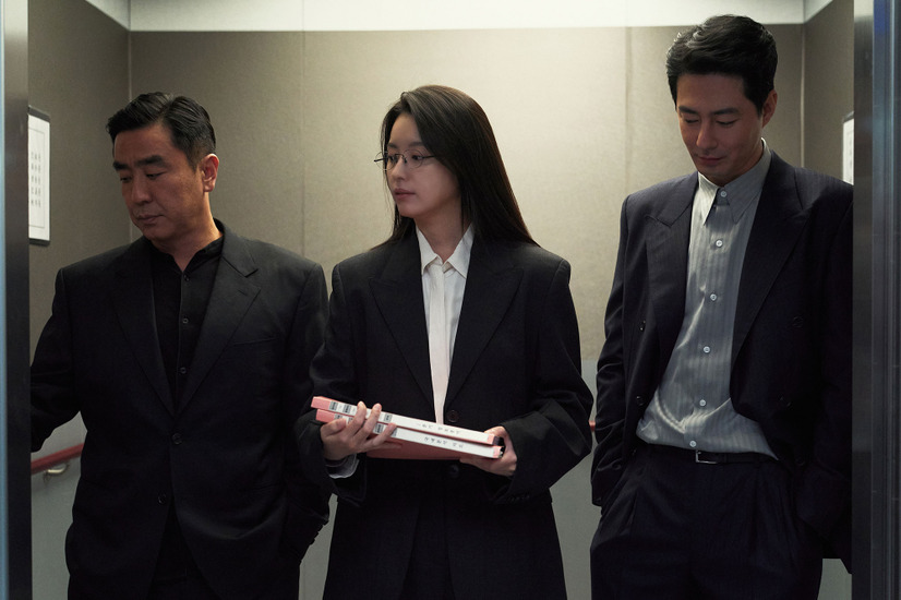 ミヒョンは上層部からの命令でドゥシクに近づき、似たもの同士の2人は恋に落ちる。