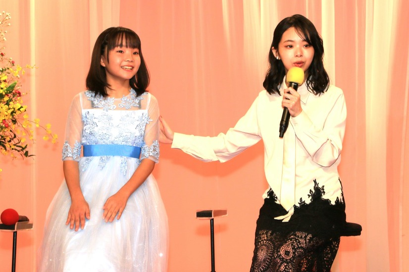 澤井梨丘、趣里【撮影：小宮山あきの】