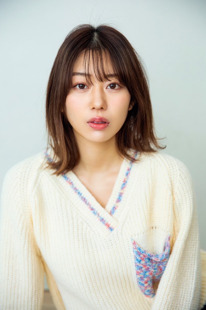 凛咲子、笑顔はじける水着姿！デジタル写真集『凛咲子 RISAKOMODE Trifle Cake』発売