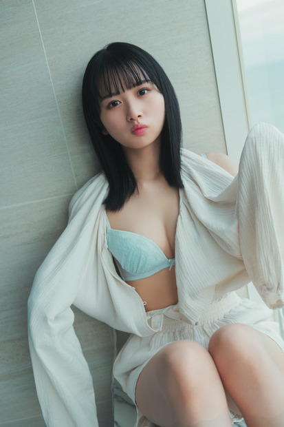 上村ひなの写真集『そのままで』主婦と生活社刊　撮影：藤原宏