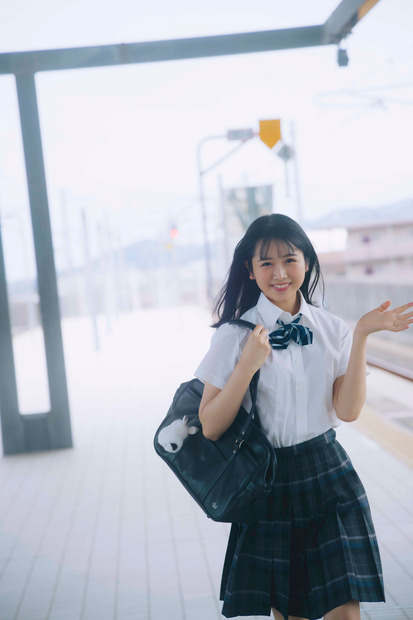 上村ひなの写真集『そのままで』主婦と生活社刊　撮影：藤原宏