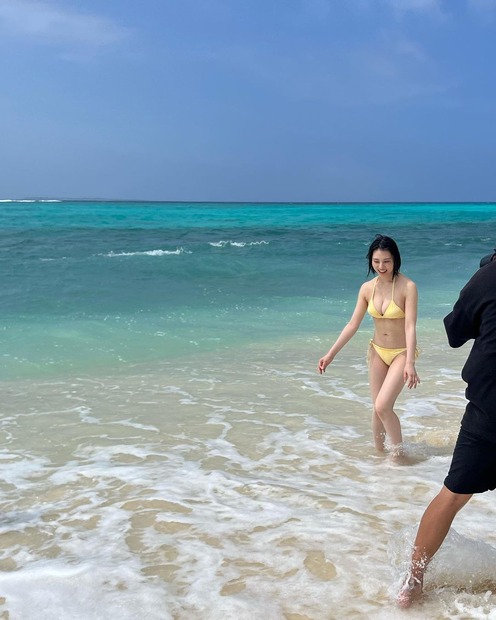 相楽伊織、『週プレ』表紙達成に喜び！ビキニオフショット公開
