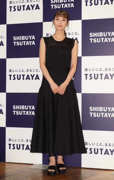 出口亜梨沙【写真：竹内みちまろ】