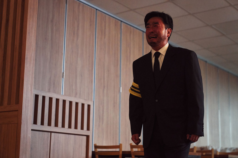 一人ぼっちで迷っていたジュウォンにとって、ジヒの存在は人生のすべてだった。