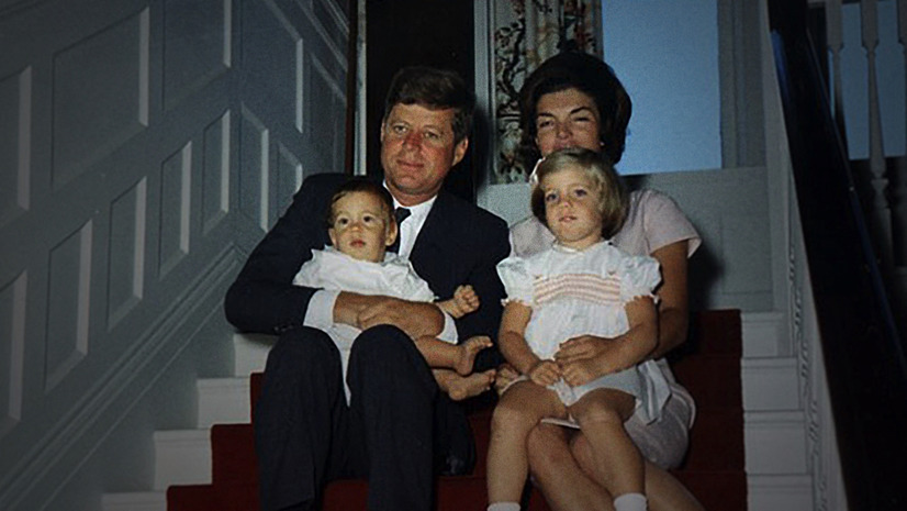 （C）2021 Camelot Productions, Inc. All rights reserved.Photo: John F. Kennedy Presidential Library, National Archives