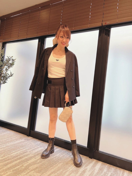 渡辺美奈代、54歳誕生日にミニスカ全身ショット