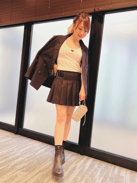 渡辺美奈代、54歳誕生日にミニスカ全身ショット