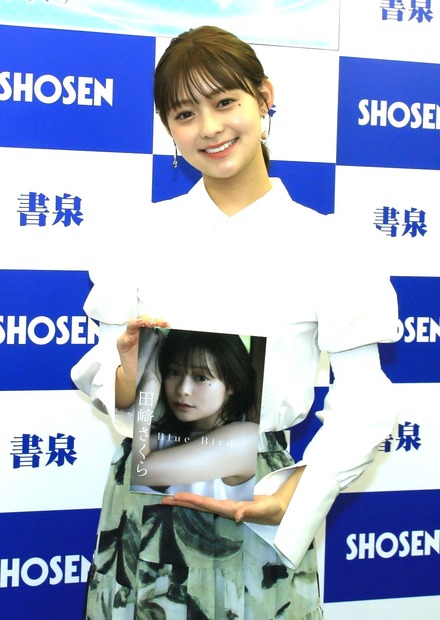 田﨑さくら【撮影：小宮山あきの】