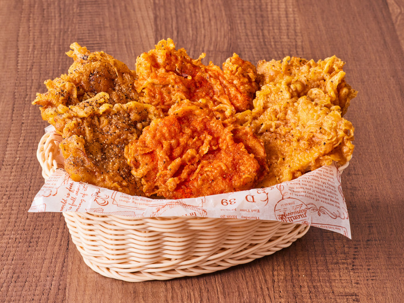 ミックスチキンセット1,760 円 → 1,380 円 380 円お得！・フライドチキン×2 枚・ブラックホットチキン×2 枚・レッドホットチリチキン×2 枚