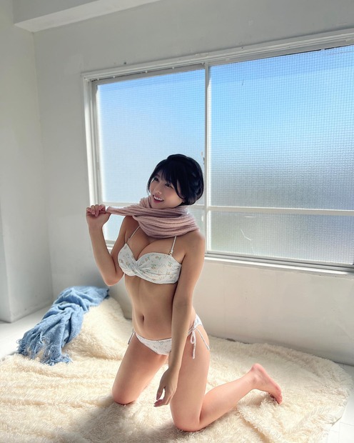 ちとせよしの（写真は本人の公式インスタグラムより）※所属事務所より掲載許諾をいただいています