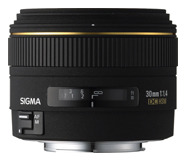 　シグマは、デジタル専用の単焦点レンズ「30mm F1.4 EX DC HSM」キヤノン用の発売日を6月25日に決定した。