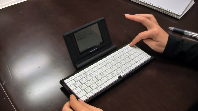 電源ボタンはキーボードの右上に