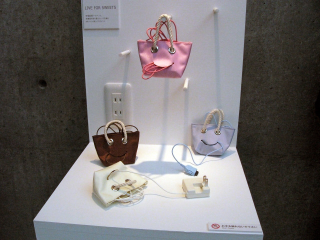 　KDDIが9日に都内で開催した「iida」（イーダ）ブランドの新商品発表会。ここでは今後「LIFESTYLE PRODUCTS」と呼ばれることとなった周辺機器を写真で紹介する。